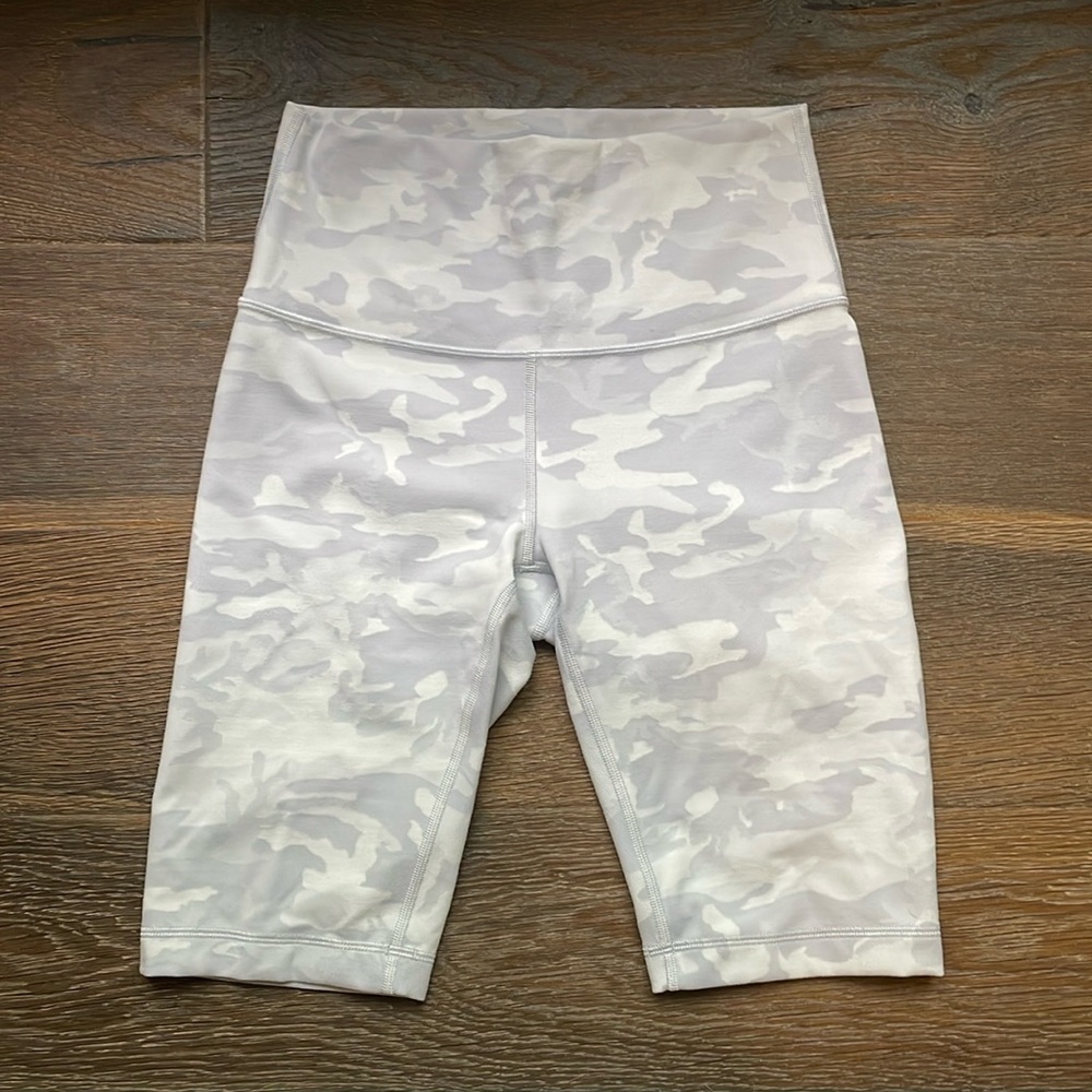 Lululemon Wunder Train Shorts 10”